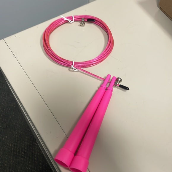 NWT jump rope - Picture 3 of 3